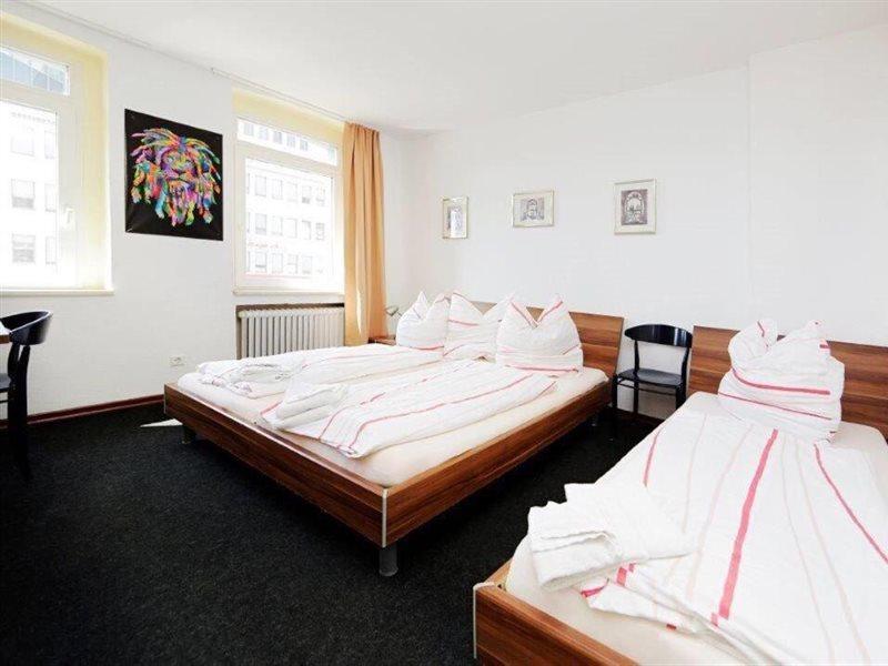 Hotel Goldener Hahn Duisburg Buitenkant foto