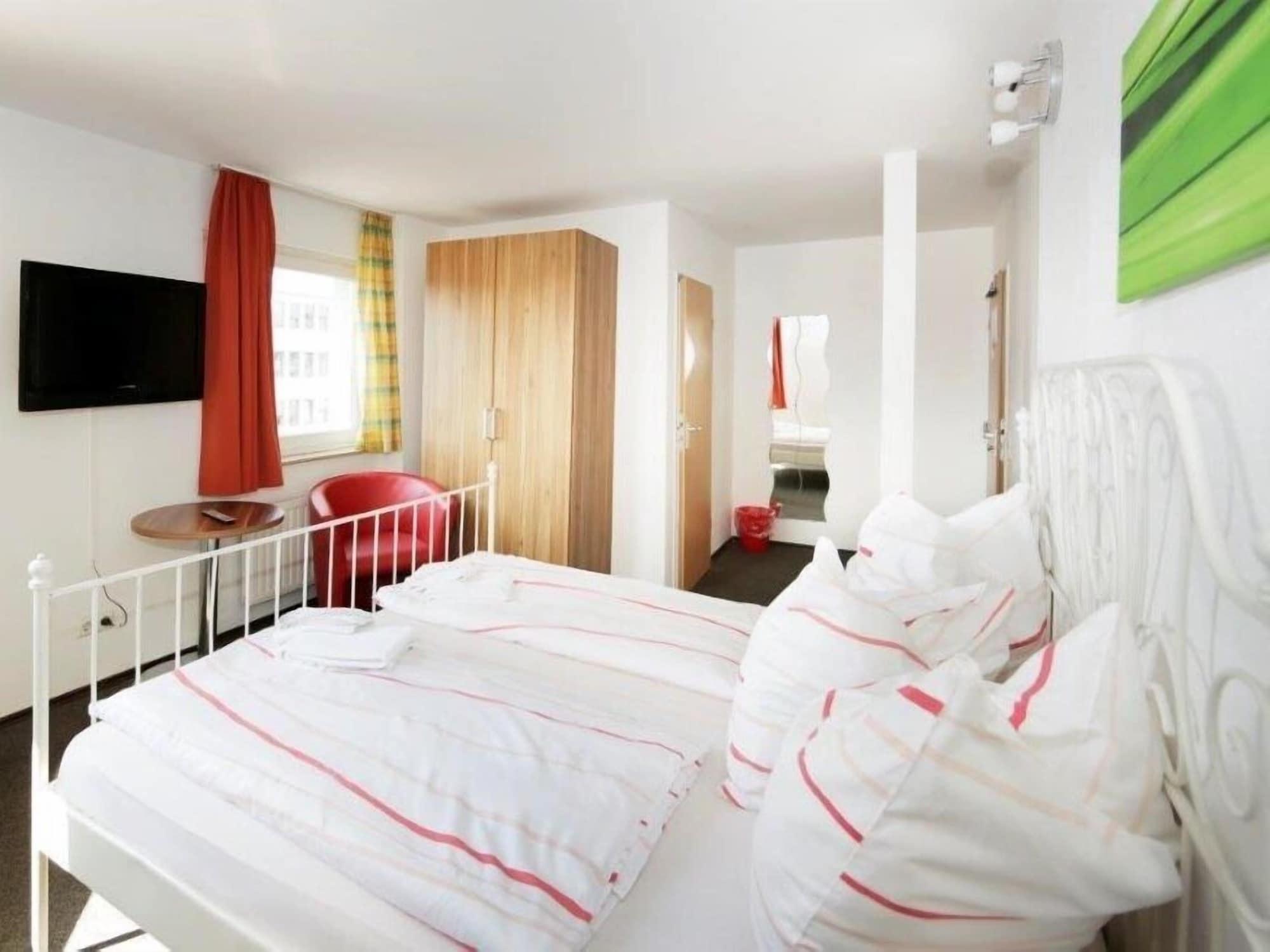 Hotel Goldener Hahn Duisburg Buitenkant foto