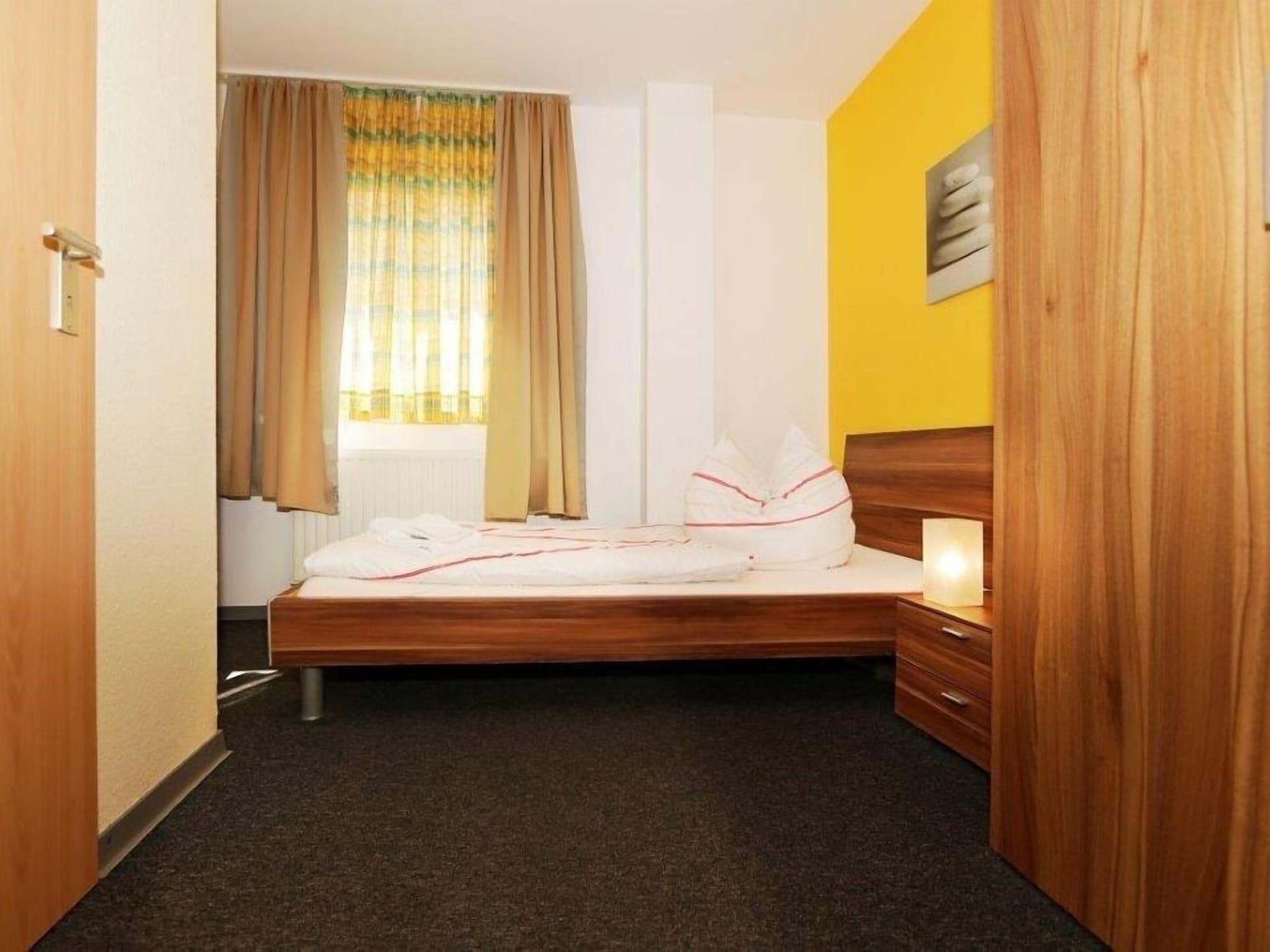 Hotel Goldener Hahn Duisburg Buitenkant foto