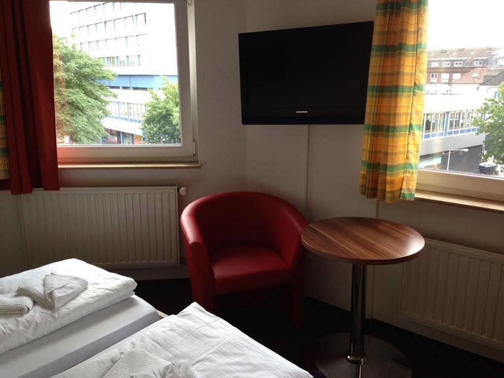 Hotel Goldener Hahn Duisburg Buitenkant foto