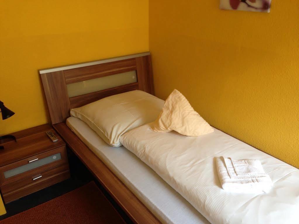 Hotel Goldener Hahn Duisburg Buitenkant foto